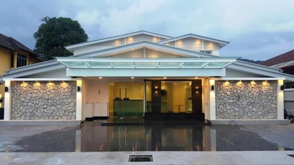 المنشأة من الخارج