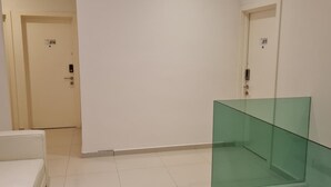 A hallway with two doors, one marked 216 and the other 217, and a glass partition. - Star Tree Homestay (Kuantan)