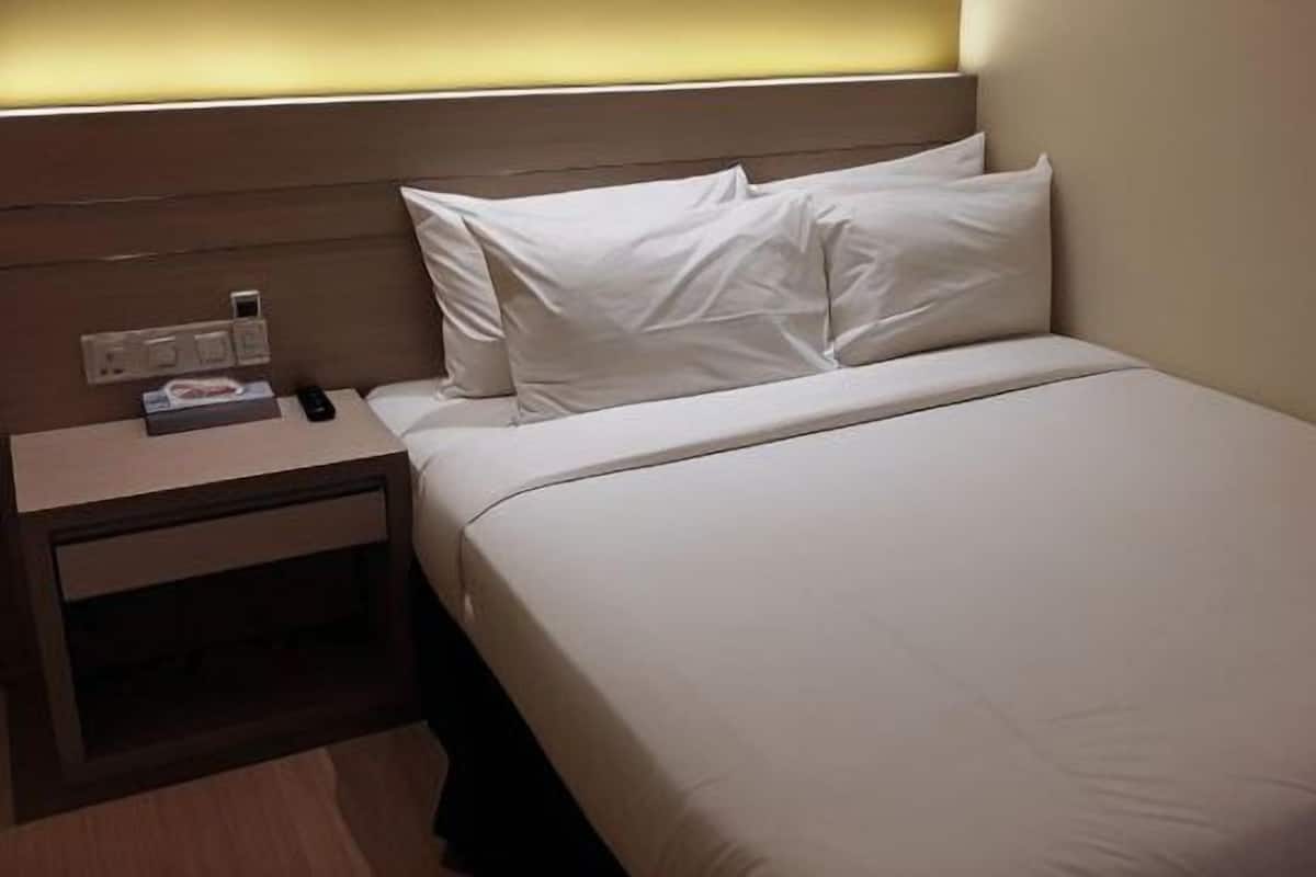 Desk, iron/ironing board, free WiFi