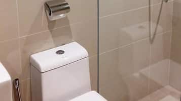 Shower, free toiletries, hair dryer, towels