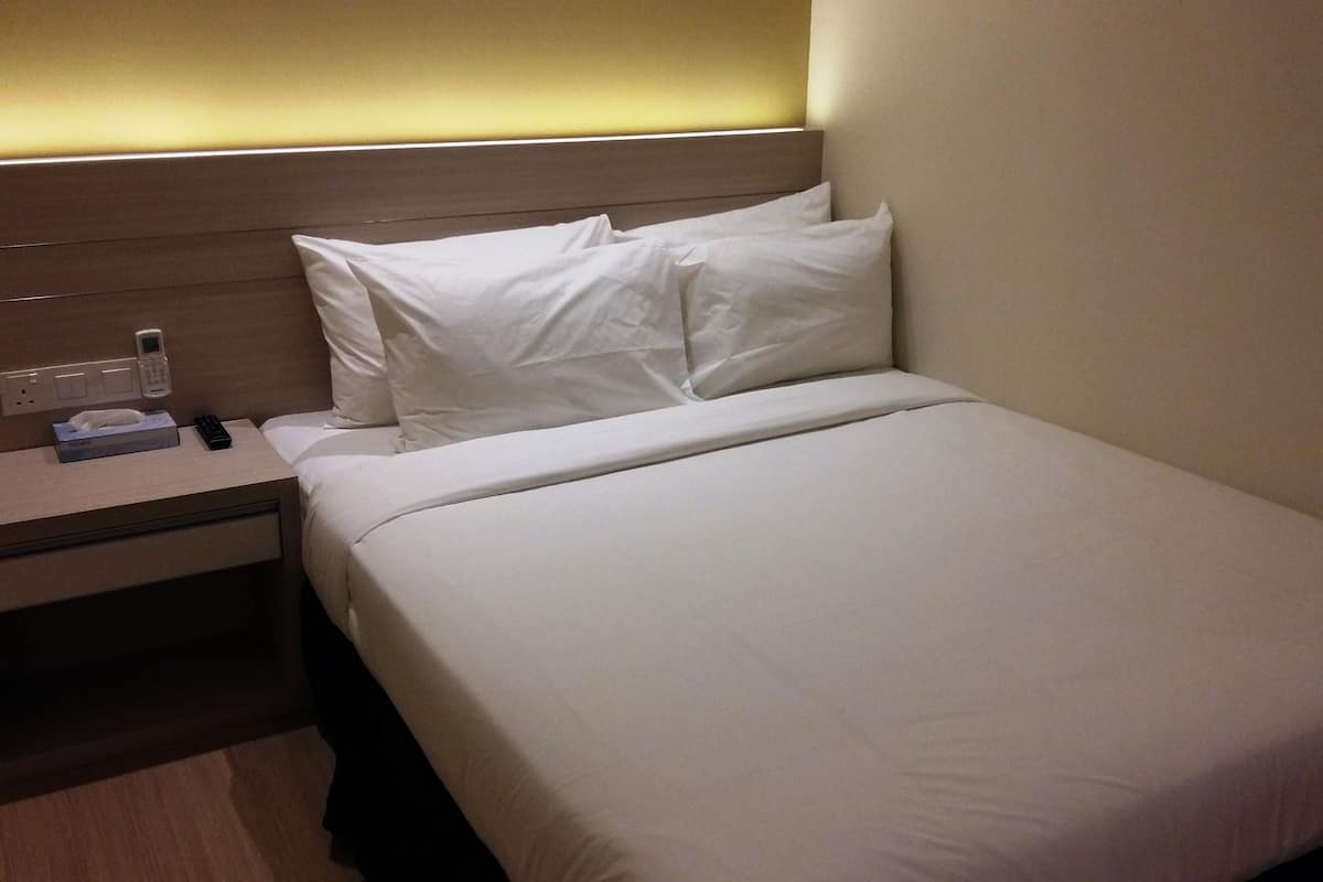 standard double room | desk, iron/ironing board, free wifi