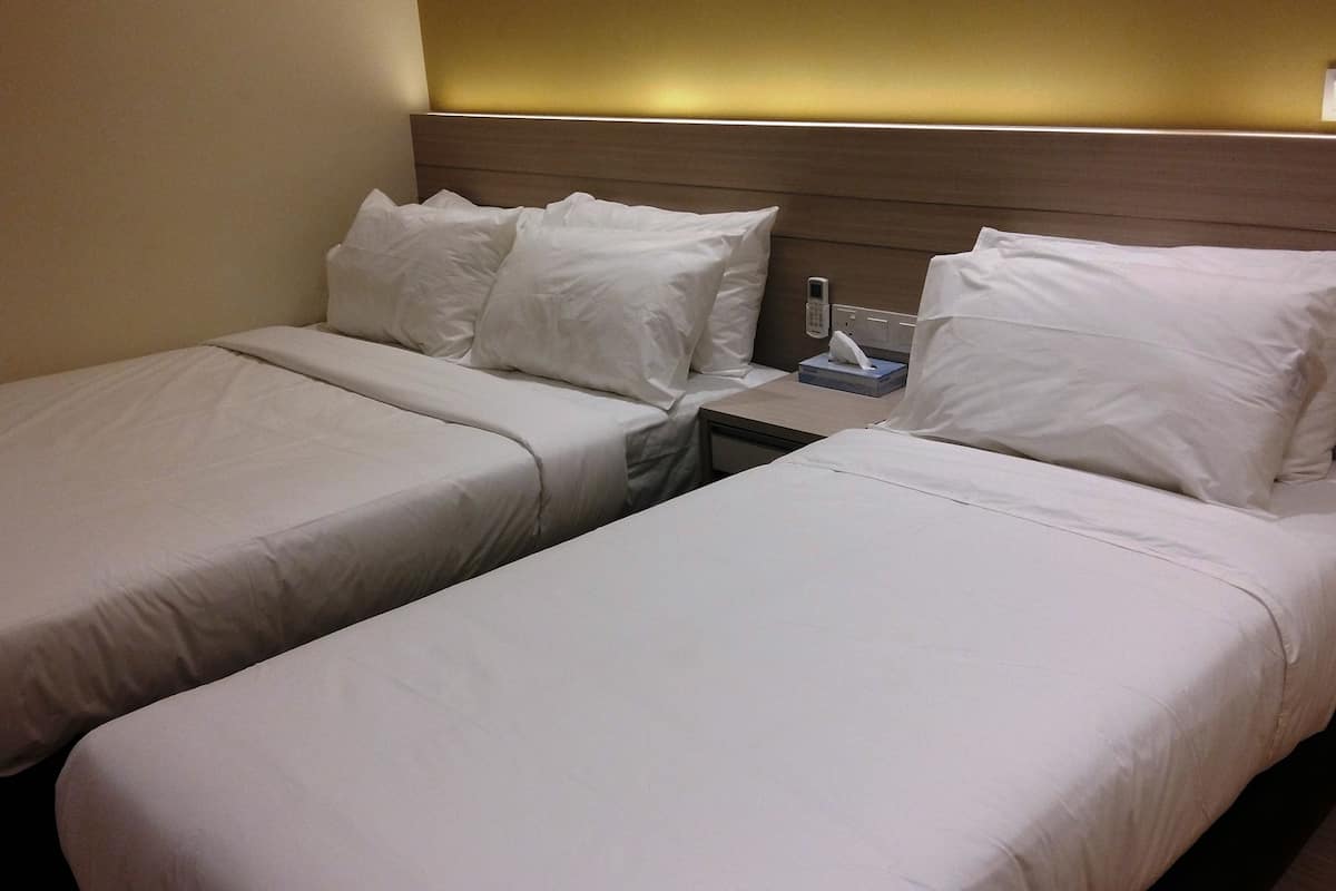 triple room | desk, iron/ironing board, free wifi