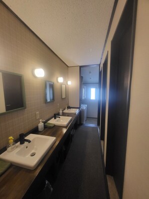 スリッパ、ビデ、タオル