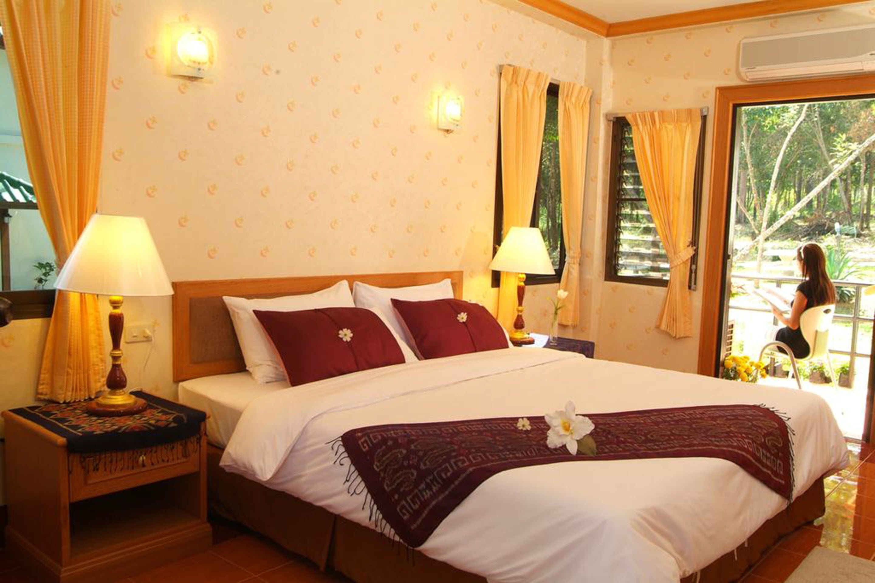 Standard Room - Somjainuk Building | Cortinas blackout y wifi gratis 