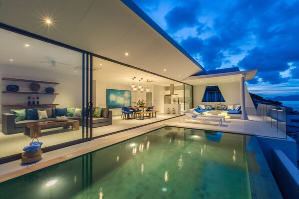 Outdoor pool, an infinity pool