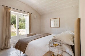 4 bedrooms, in-room safe, iron/ironing board, travel cot