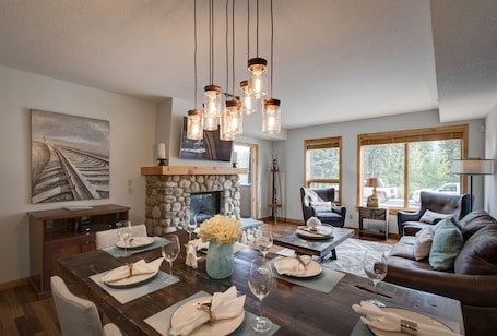 Interior. Stunning Mountain Retreat in Rundle Cliffs Lodge - Spring Creek Mountain Village