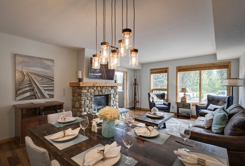Stunning Mountain Retreat in Rundle Cliffs Lodge - Spring Creek Mountain Village