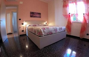 2 bedrooms, desk, iron/ironing board, free WiFi - Arcobaleno Apartament  500 meters from the sea. (Albissola Marina)
