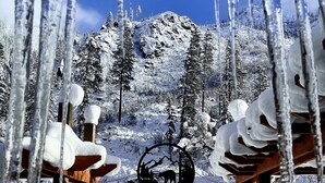 A wooden pergola with a sign for Lake Jolanda Lodge amidst a snowy landscape with trees and mountains. - New Remodel! Waterfront, pets, Outdoor Ent, Hottub & Views 4min to Leavenworth. (Leavenworth)