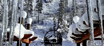 Riverfront! Outdoor Ent, Hot Tub, Views & Pet Friendly. Minutes to Leavenworth!