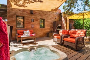 Tina de hidromasaje al aire libre