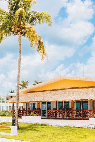 Costa A6 Beautiful Beachfront Property