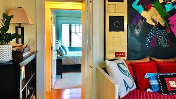 1 bedroom, travel cot, WiFi, bed sheets