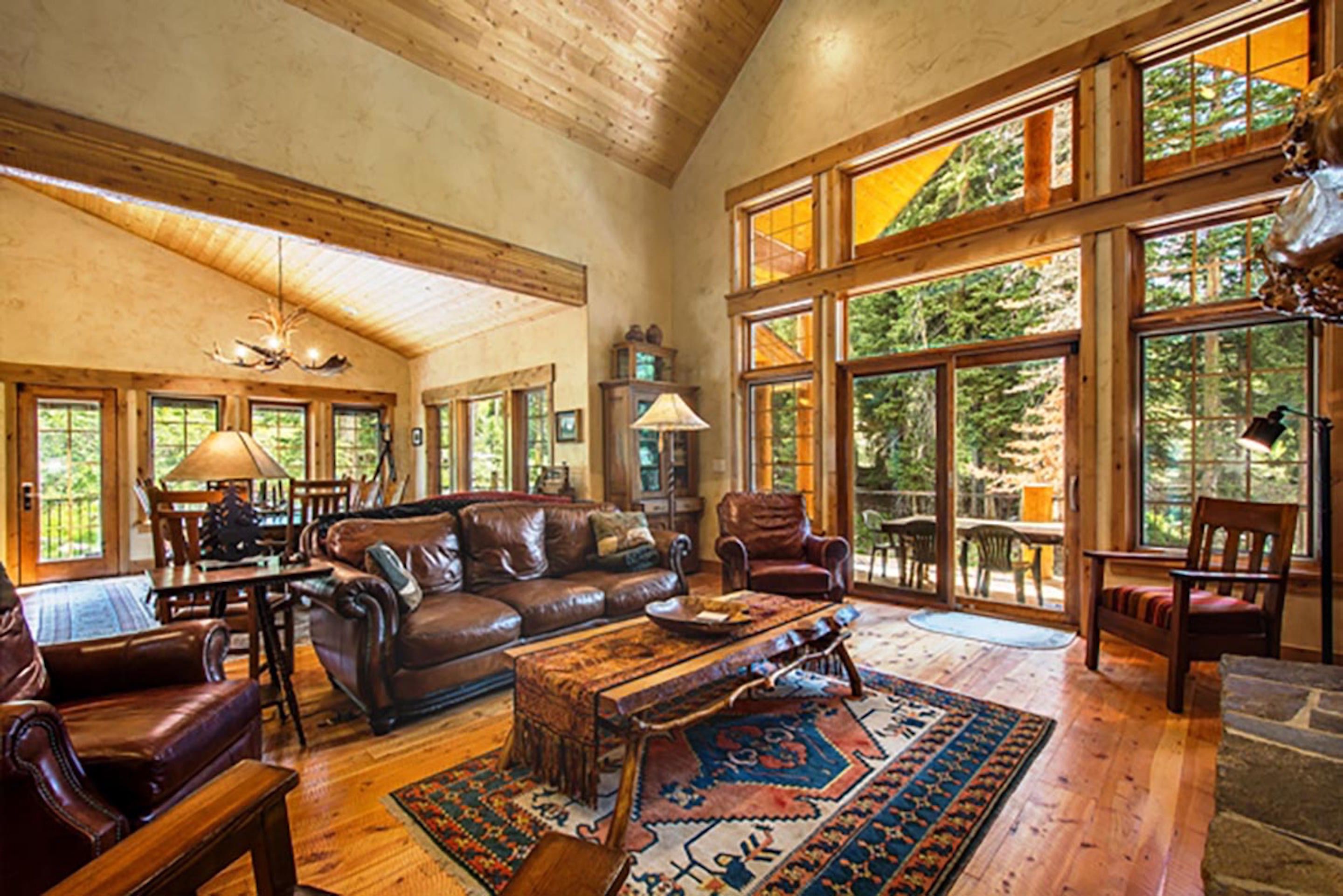 Luxury House, 5 Bedrooms, Mountain View, Mountainside | Living area | Flat-screen TV, fireplace