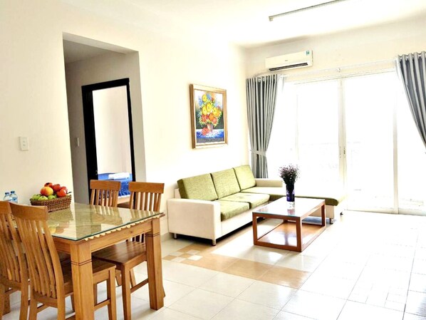 TV, DVD player, books, stereo - Balcony, Garden View, Clean, Peaceful, Western Style for Group/Families/Couple (Ho Chi Minh)