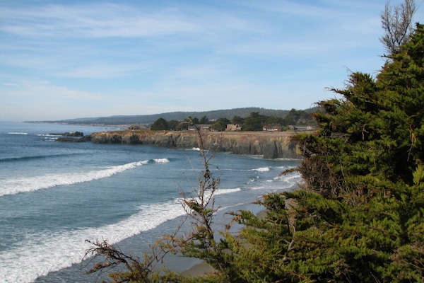 Playa en los alrededores, camastros y toallas de playa
