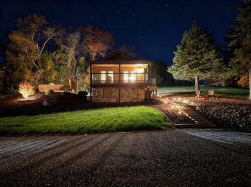 ROMANTIC Couples Log Cabin #9 Escape Hot Tub Fireplace Mountain Views LURAY