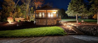 ROMANTIC Couples Log Cabin #9 Escape Hot Tub Fireplace Mountain Views LURAY