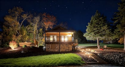 ROMANTIC Couples Log Cabin #9 Escape Hot Tub Fireplace Mountain Views LURAY