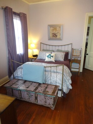 3 habitaciones, escritorio, tabla de planchar con plancha y wifi gratis 