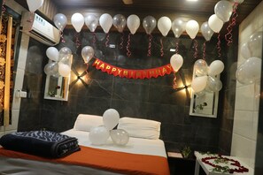 AC Room | Premium bedding, in-room safe, free WiFi, bed sheets - Hotel Geetanjali St Bus Stand Panvel (Panvel)