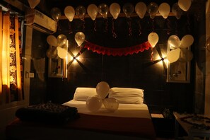 AC Room | Premium bedding, in-room safe, free WiFi, bed sheets - Hotel Geetanjali St Bus Stand Panvel (Panvel)