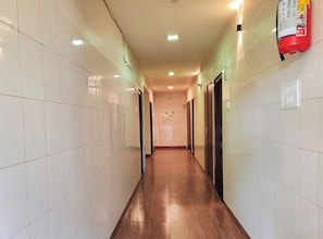 AC Deluxe Room | Living area | 32-inch LED TV with cable channels - Hotel Geetanjali St Bus Stand Panvel (Panvel)