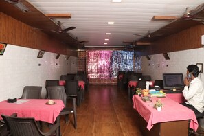 Restaurant - Hotel Geetanjali St Bus Stand Panvel (Panvel)