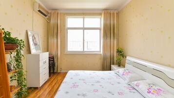 Apartment, Bergblick | Schreibtisch, kostenloses WLAN