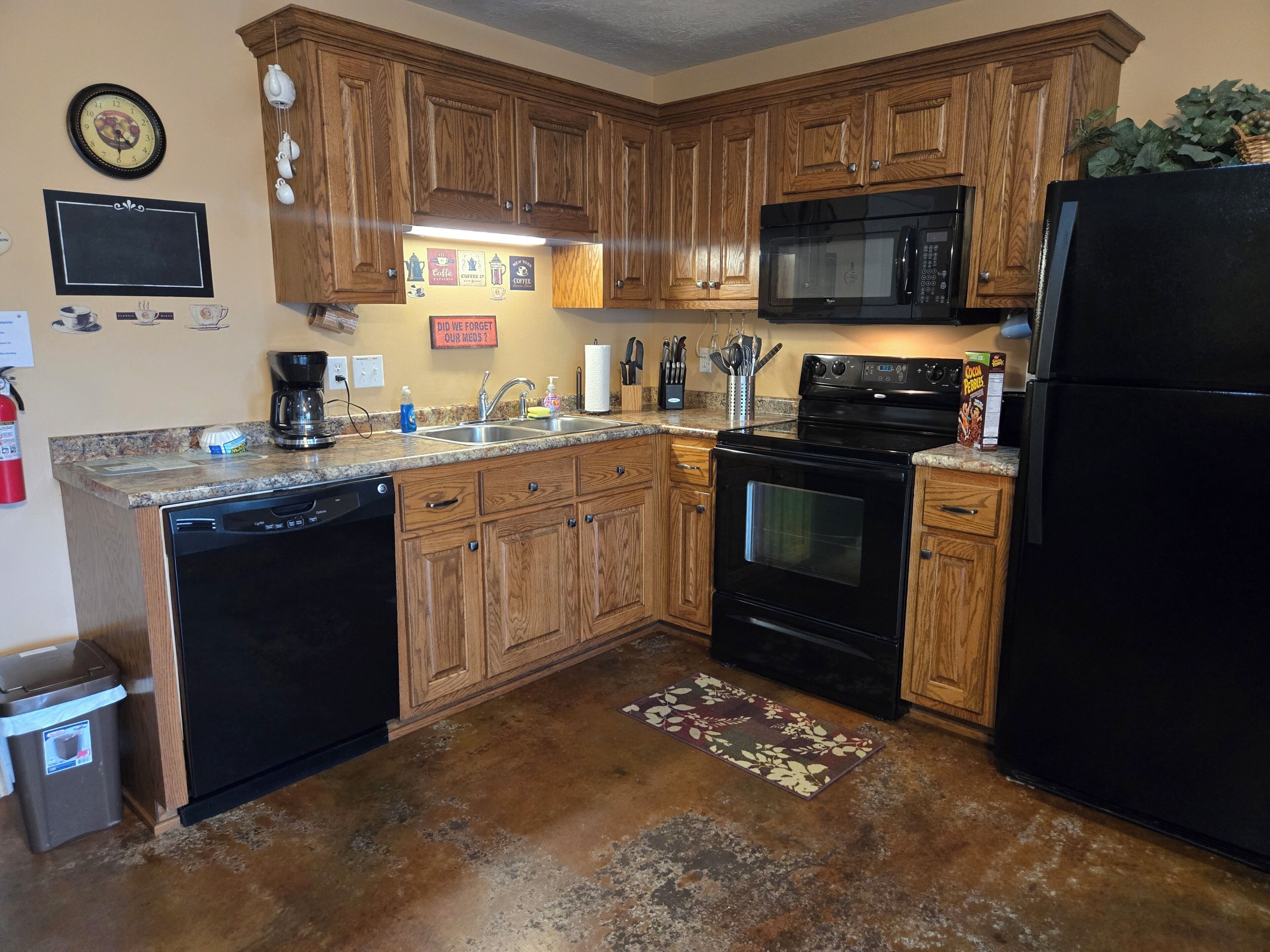 Køleskab, mikrobølgeovn, ovn, kogeplade