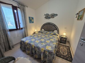 2 bedrooms, in-room safe, iron/ironing board, free WiFi