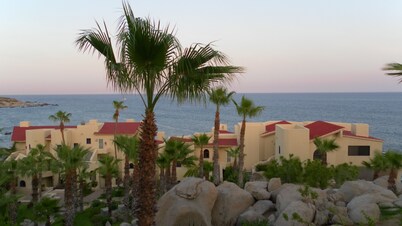 New Owner Special! - 2br/2ba - Oceanview/private Beach