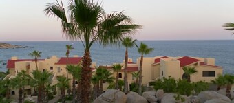 New Owner Special! - 2br/2ba - Oceanview/private Beach