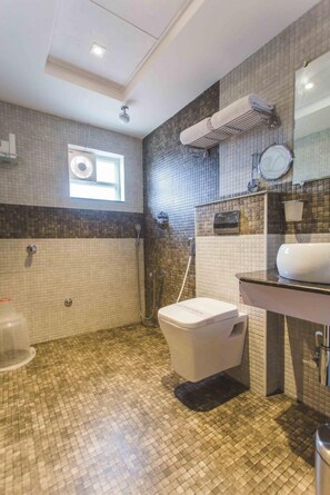 Suihku, ilmaiset hygieniatuotteet