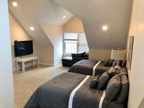 7 室のベッドルーム、WiFi (無料)、ベッドシーツ