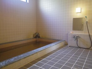 Separate bathtub and shower, hydromassage showerhead, free toiletries - Resort Inn Murata (Iiyama)