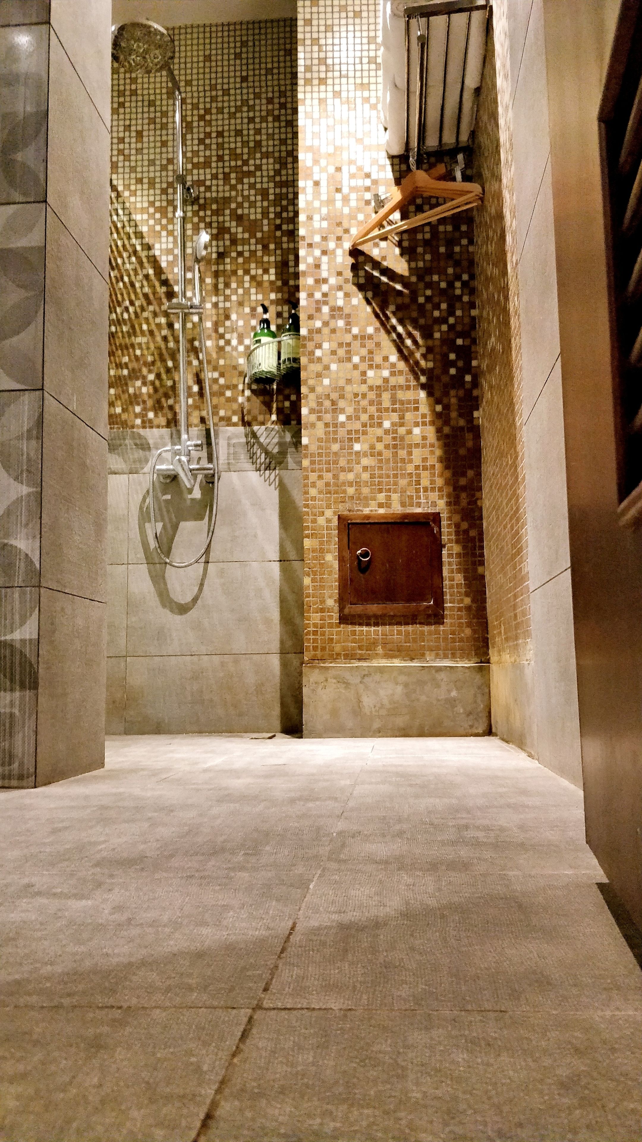 family suite | bathroom | shower, free toiletries, hair dryer, slippers