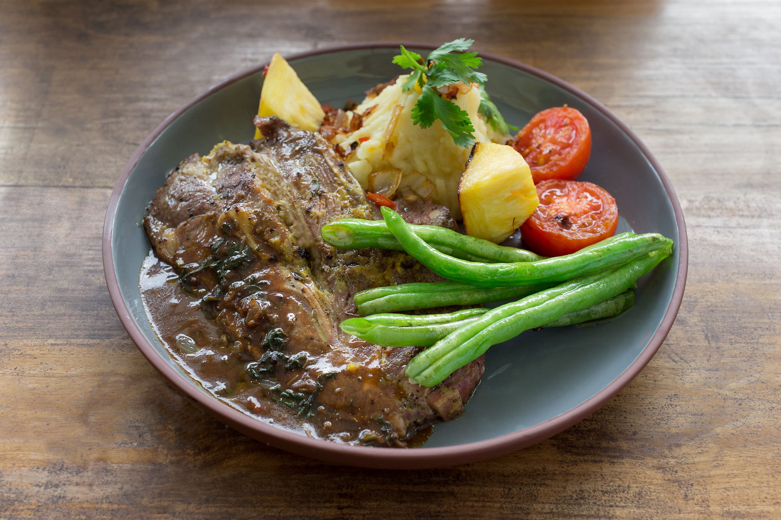 breakfast, lunch, dinner served; international cuisine