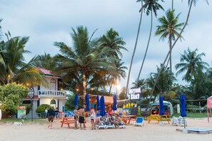 On the beach - Neptune Story Hotel (Weligama)