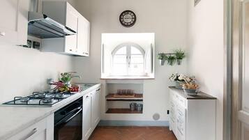 Refrigerador, microondas, parrilla de estufa y lavavajillas