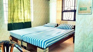 Basic Double Room, 1 Double Bed, Private Bathroom | Desk, rollaway beds, free WiFi
