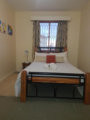 3 bedrooms, iron/ironing board, free WiFi, bed sheets