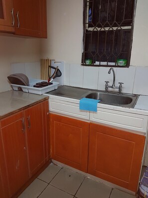Frigorífic, microones, forn i placa de cuina 