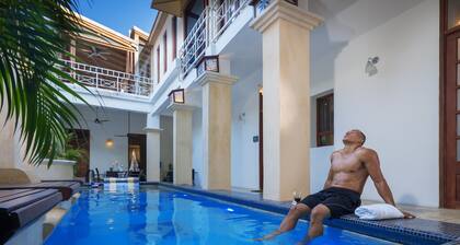 Kolonialzone Zimmer Pool & Frühstück