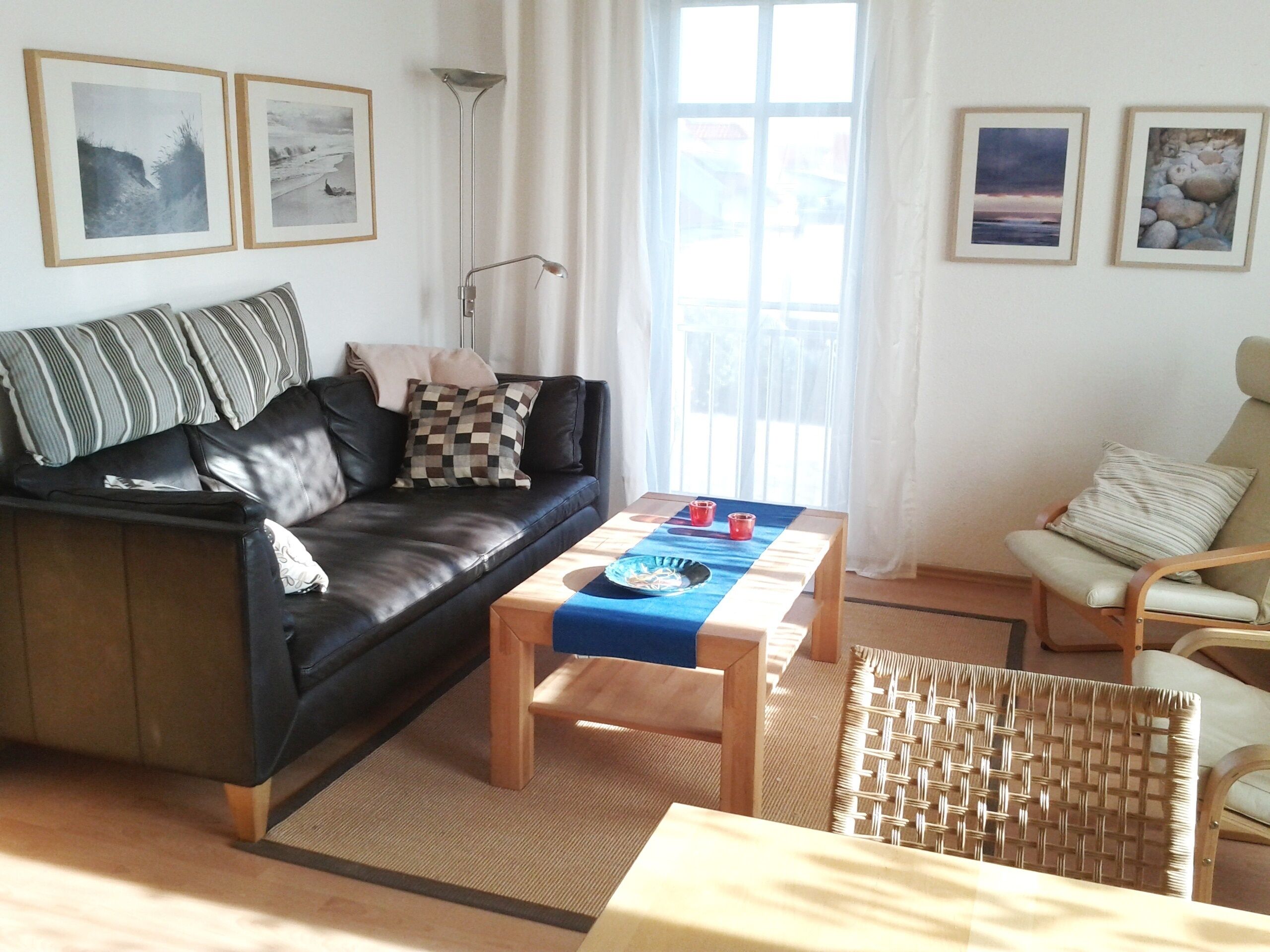 Smart TV, DVD player, table tennis, books