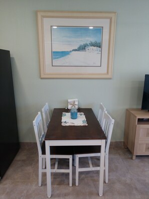 Dining -  Cozy Coastal Condo, renovated 2025, quiet family friendly, fishing from seawall (Indian Shores)