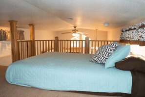 1 bedroom, desk, travel cot, free WiFi