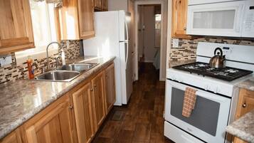 Frigorífic, microones, forn i placa de cuina