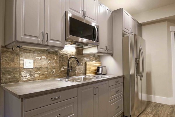 Geladeira, micro-ondas, fogão, cooktop